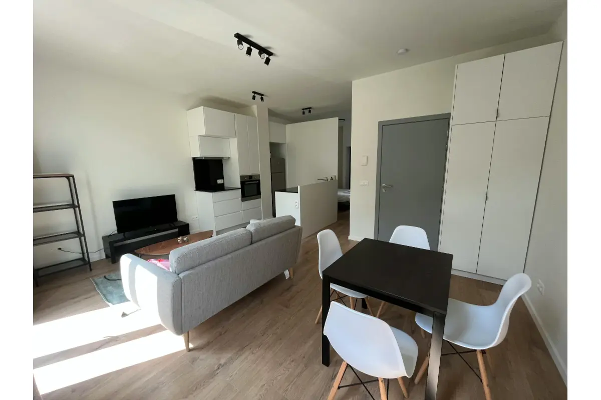 Appartement te  huur in Elsene 1050 1300.00€  slaapkamers m² - Zoekertje 674722