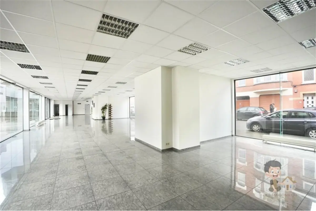Handelszaak te  huur in Anderlecht 1070 5000.00€  slaapkamers m² - Zoekertje 675258