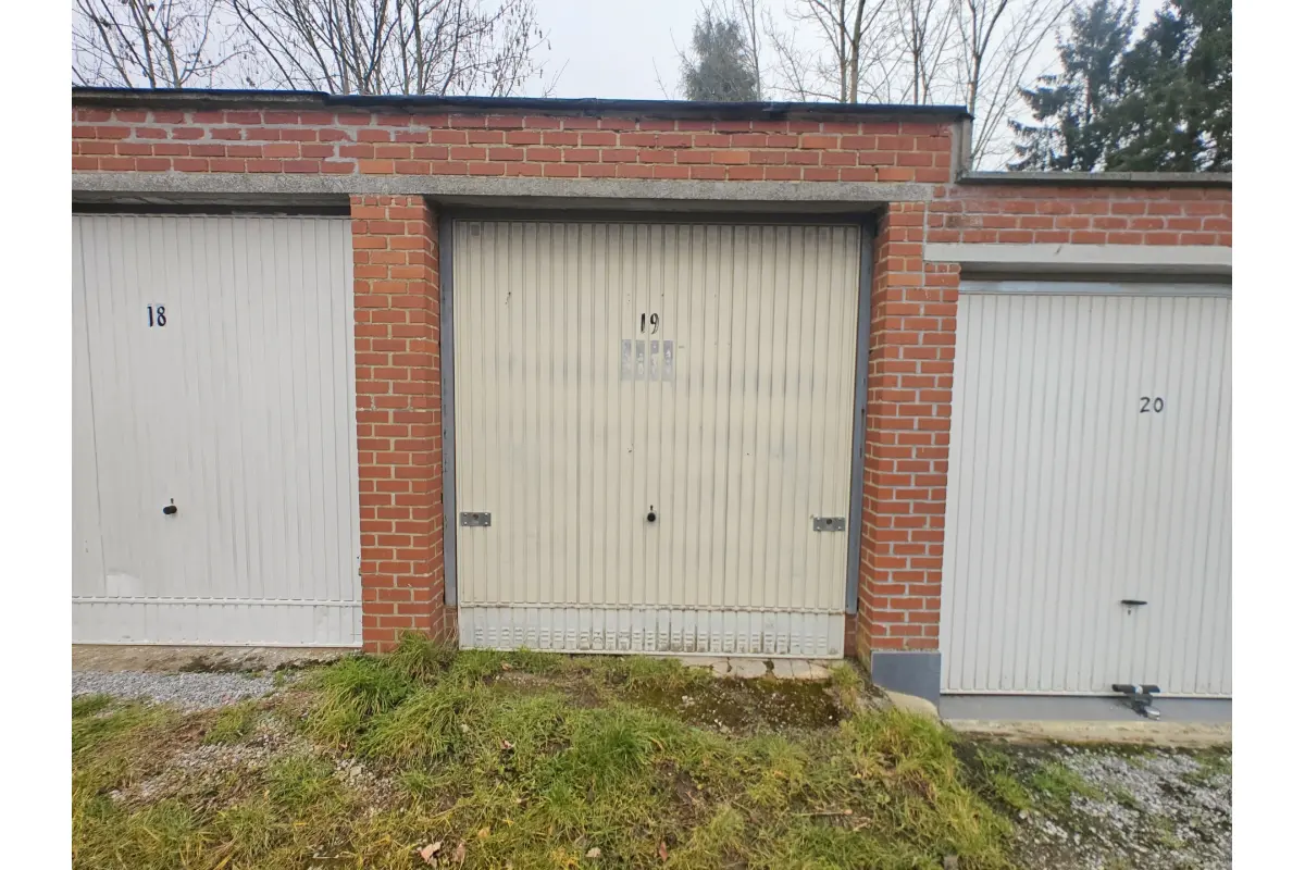 Parking & garage te  huur in Mont-sur-Marchienne 6032 80.00€  slaapkamers m² - Zoekertje 674967