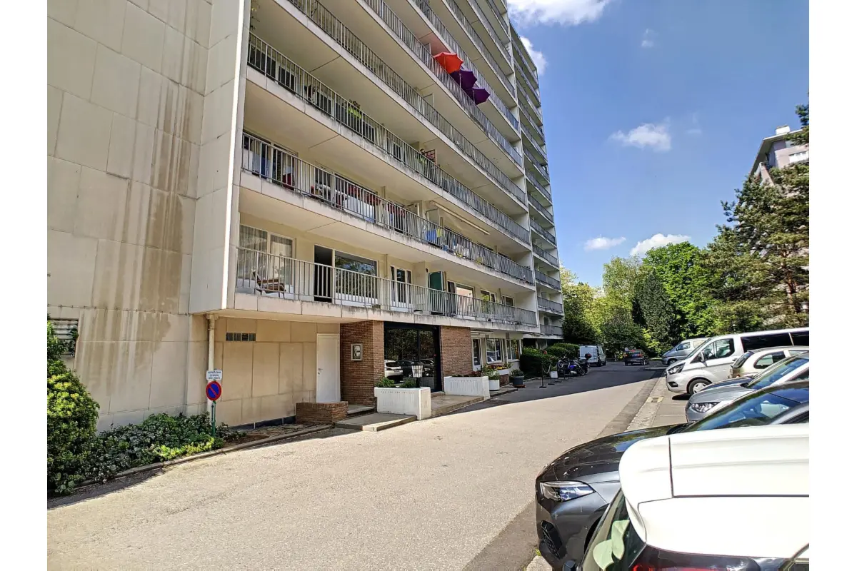 Appartement te  huur in Oudergem 1160 1300.00€ 3 slaapkamers 100.00m² - Zoekertje 675377