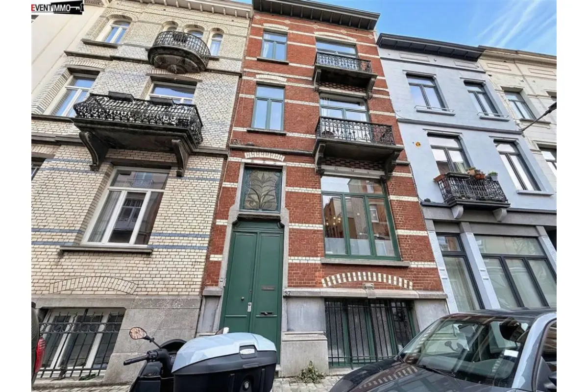Herenhuis te  koop in Brussel 1000 850000.00€ 6 slaapkamers 336.00m² - Zoekertje 675434