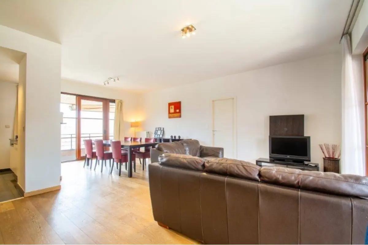 Appartement te  huur in Oudergem 1160 2400.00€ 3 slaapkamers m² - Zoekertje 676596