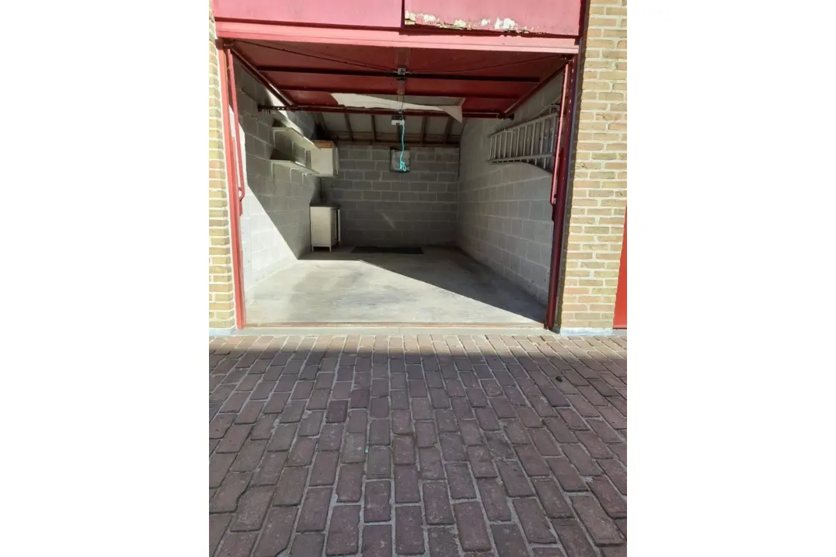 Parking / garage à louer à Koekelare 8680 100.00€  chambres m² - annonce 676342