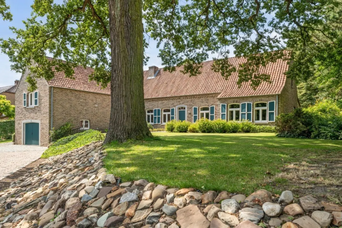 Bungalow à vendre à Neeroeteren 3680 595000.00€ 6 chambres 350.00m² - annonce 676754