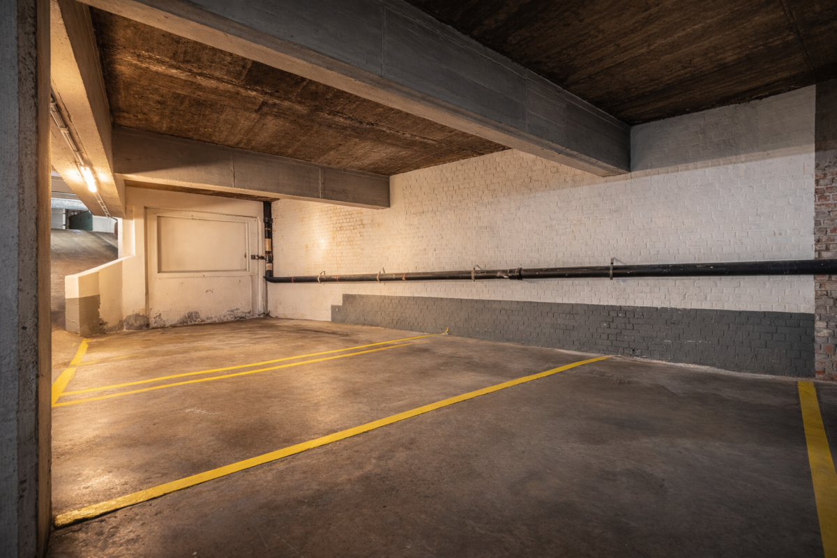Parking & garage te  koop in Elsene 1050 55000.00€  slaapkamers m² - Zoekertje 677215