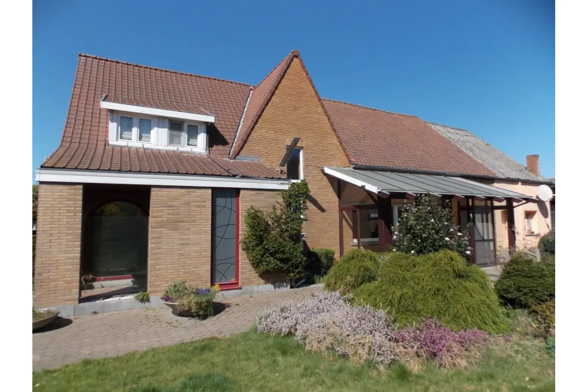 Villa à vendre à Sirault 7332 280000.00€ 2 chambres 165.00m² - annonce 677073