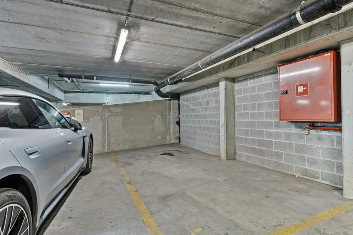 Parking & garage te  koop in Sint-Joost-ten-Node 1210 35000.00€  slaapkamers m² - Zoekertje 676809
