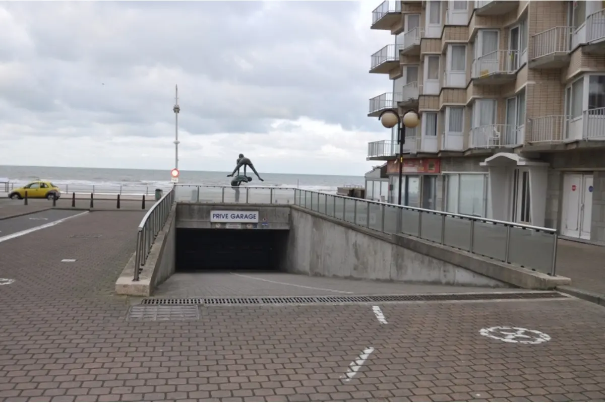 Parking / garage à louer à Coxyde 8670 1200.00€  chambres m² - annonce 677993