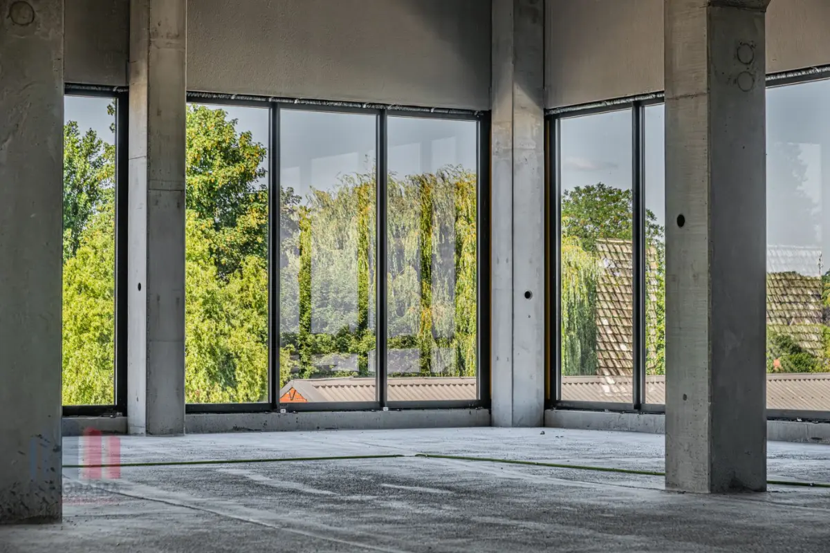 Handelszaak te  koop in Hooglede 8830 640000.00€  slaapkamers 359.00m² - Zoekertje 678466