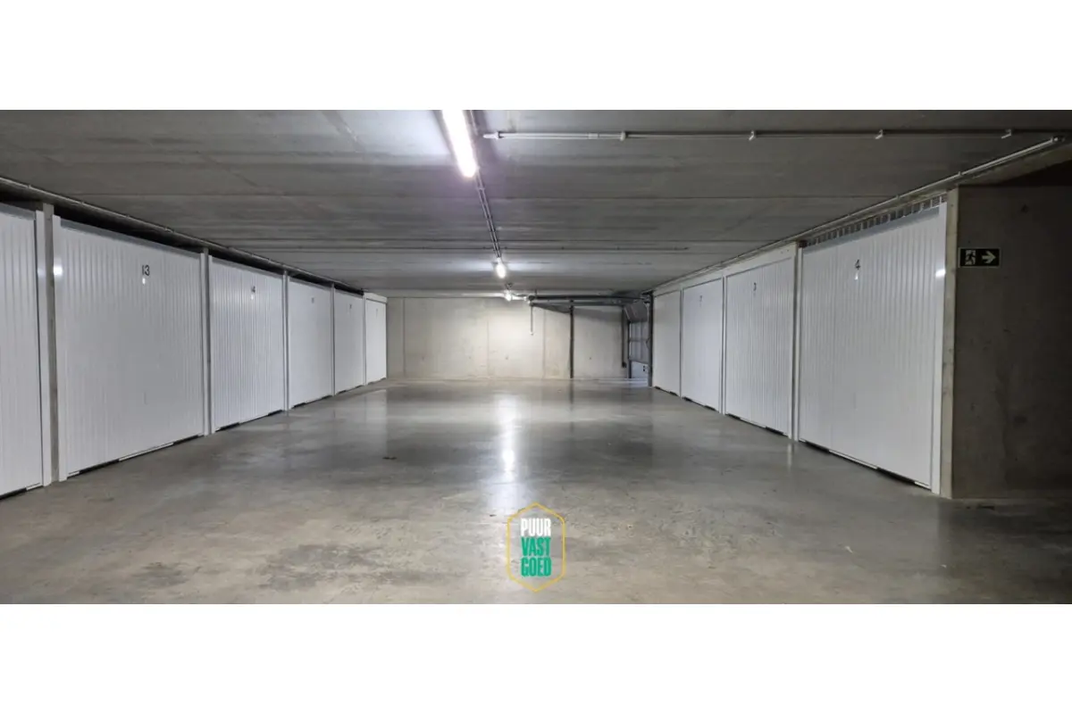 Box à vendre à Sint-Andries 8200 46500.00€  chambres m² - annonce 679037