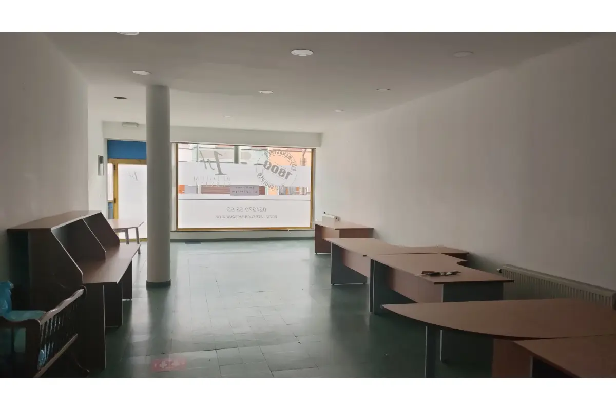 Handelszaak te  huur in Anderlecht 1070 2400.00€  slaapkamers m² - Zoekertje 679343