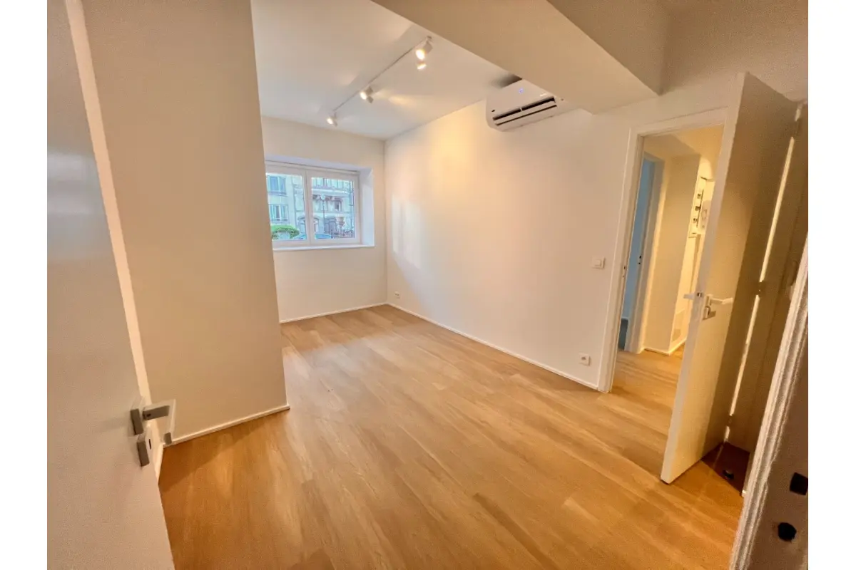 Appartement te  huur in Elsene 1050 1000.00€ 1 slaapkamers 50.00m² - Zoekertje 678427