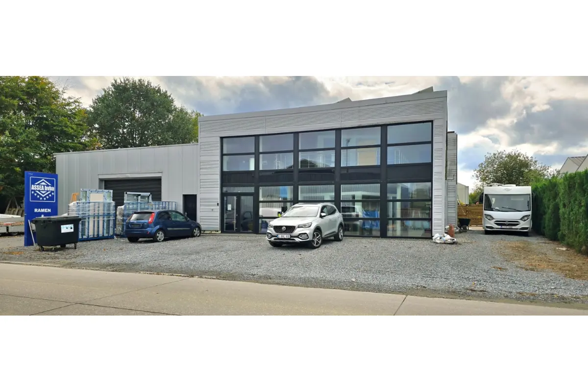 Handelszaak te  koop in Herk-de-Stad 3540 1000000.00€ 4 slaapkamers m² - Zoekertje 678422