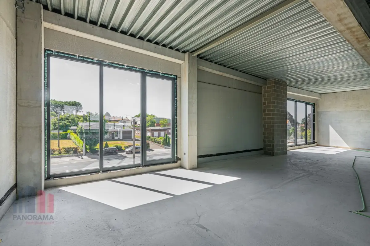 Handelszaak te  koop in Hooglede 8830 275000.00€  slaapkamers 153.00m² - Zoekertje 678467