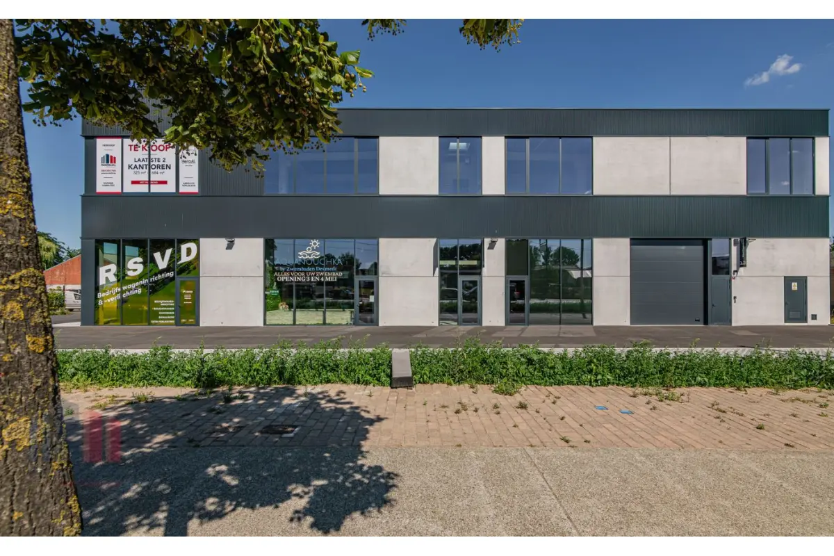 Handelszaak te  koop in Hooglede 8830 580000.00€  slaapkamers 325.00m² - Zoekertje 678465