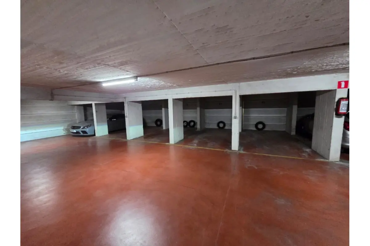 Parking & garage te  koop in Brussel 1000 120000.00€  slaapkamers m² - Zoekertje 679866