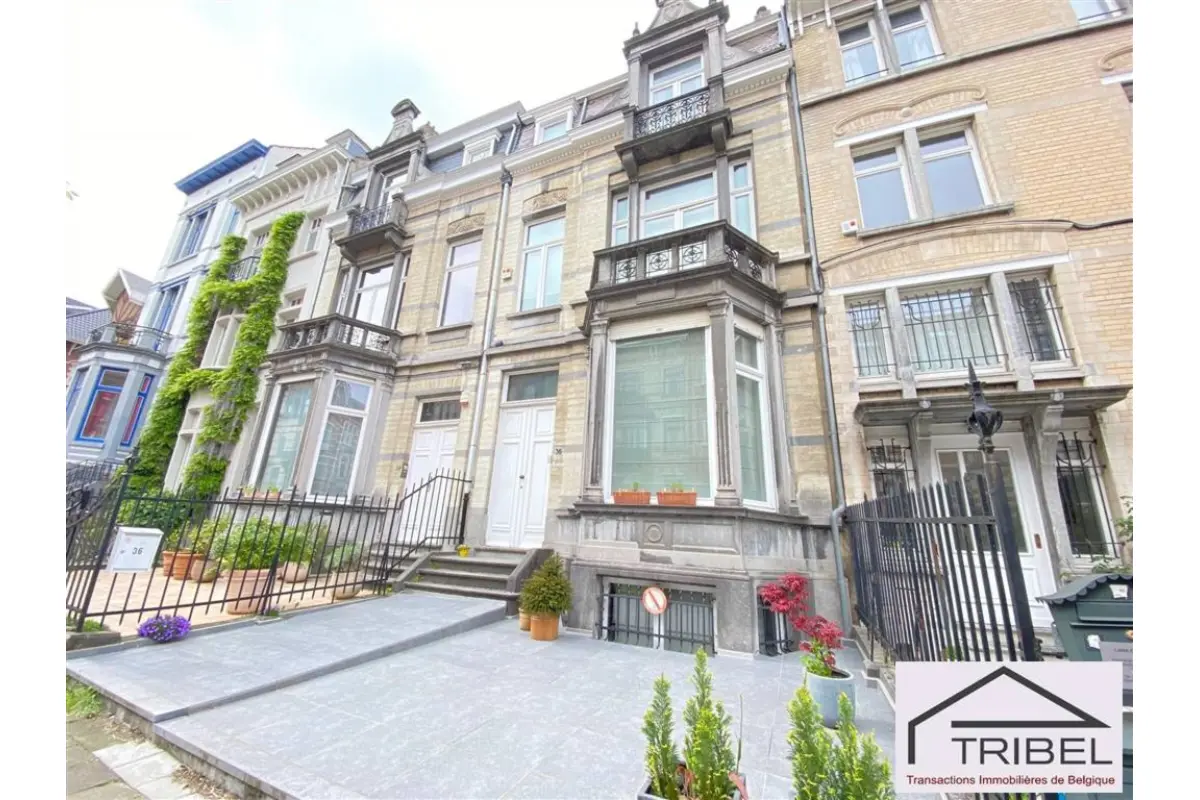 Maison à louer à Woluwe-Saint-Lambert 1200 3100.00€ 5 chambres 370.00m² - annonce 680855