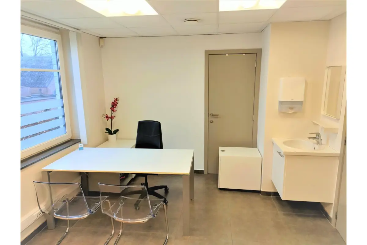 Handelszaak te  huur in Lasne 1380 500.00€  slaapkamers 14.00m² - Zoekertje 680485