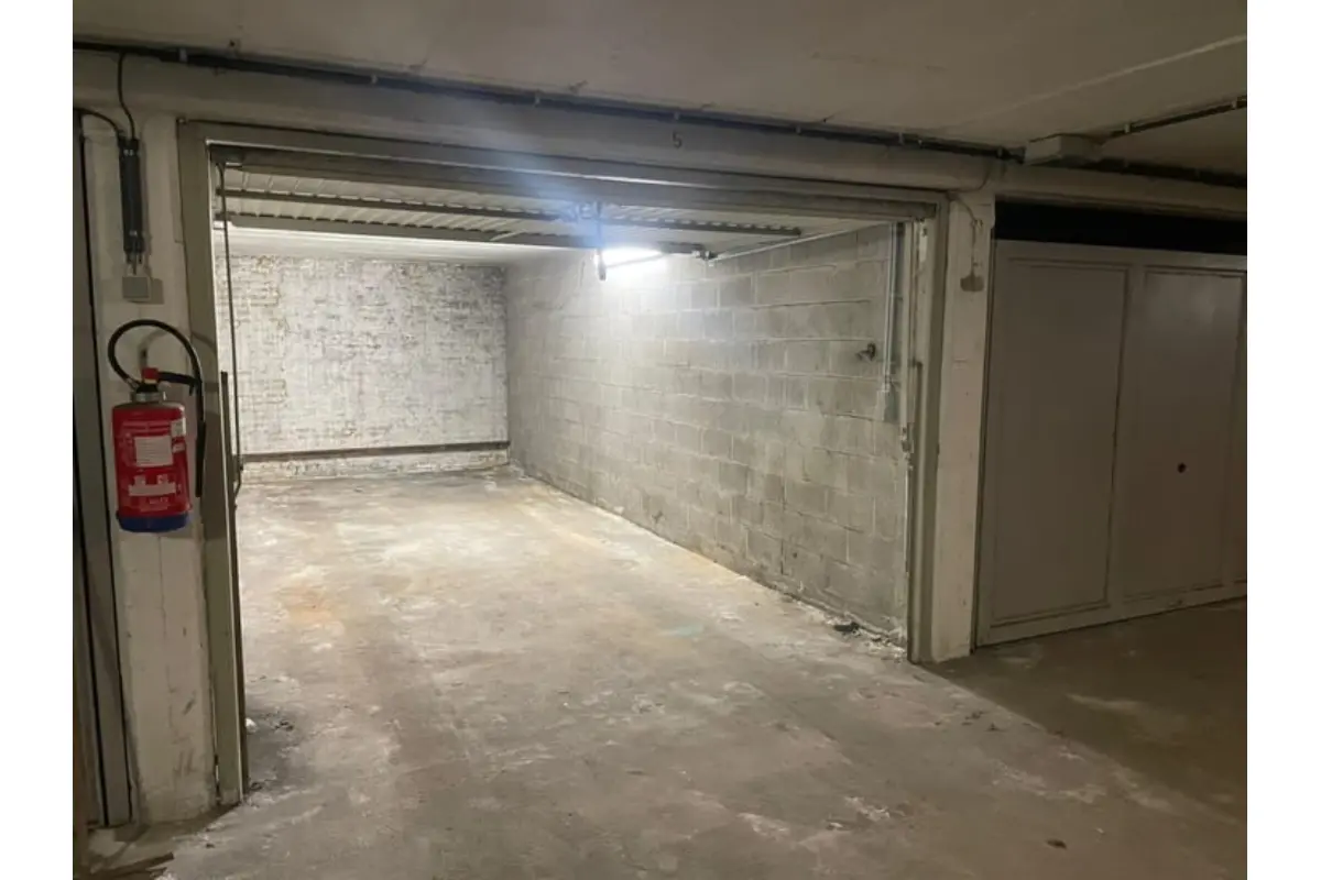 Parking & garage te  koop in Elsene 1050 47000.00€  slaapkamers m² - Zoekertje 680029