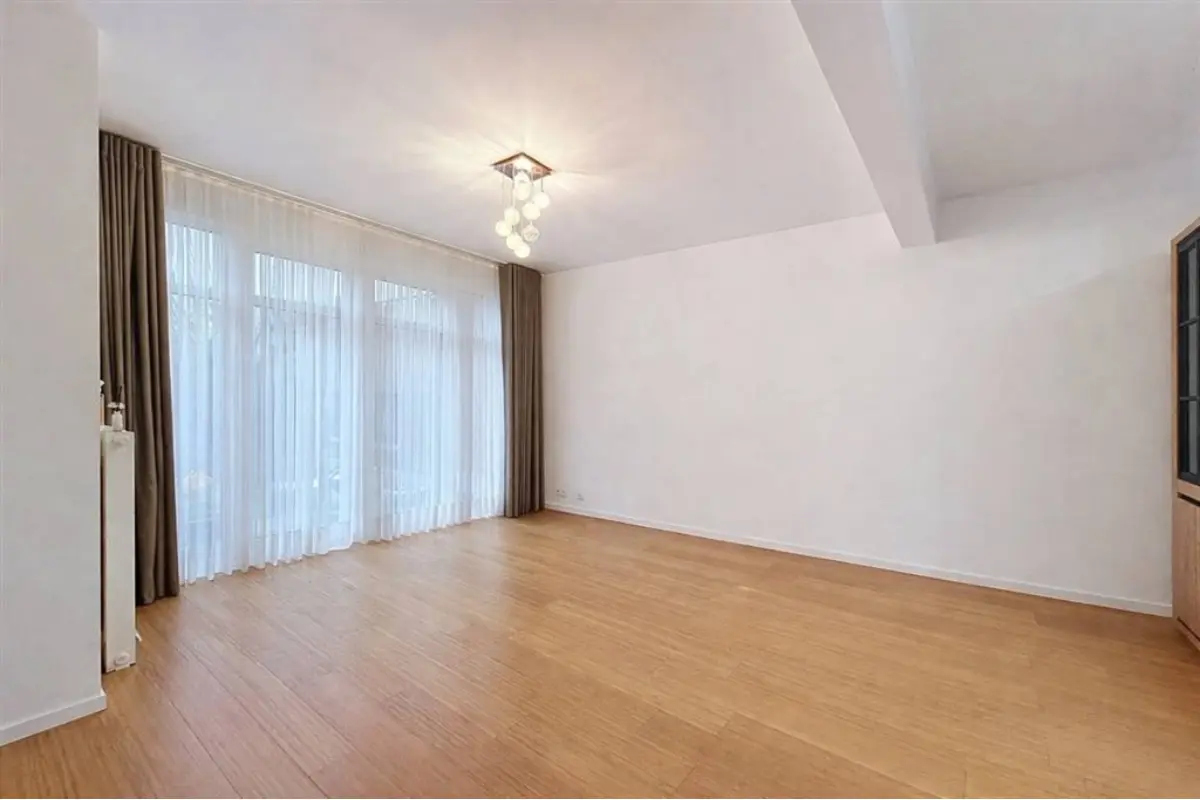 Appartement te  huur in Vorst 1190 2100.00€ 3 slaapkamers 130.00m² - Zoekertje 681457