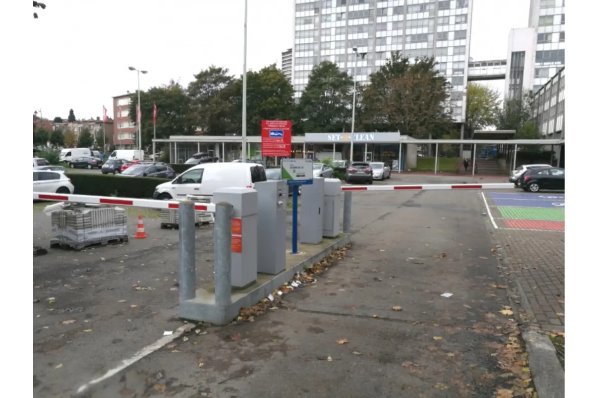 Parking & garage te  huur in Laken 1020 99.00€  slaapkamers m² - Zoekertje 681713