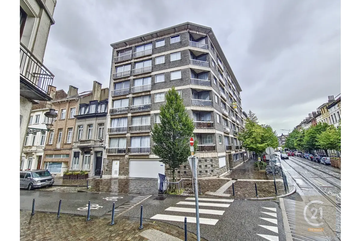 Parking & garage te  koop in Schaarbeek 1030 18000.00€  slaapkamers m² - Zoekertje 682230