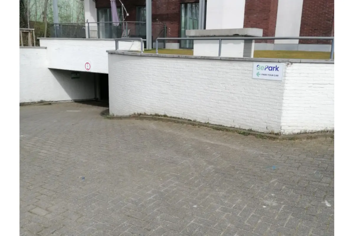 Parking te  huur in Sint-Lambrechts-Woluwe 1200 75.00€  slaapkamers m² - Zoekertje 681834