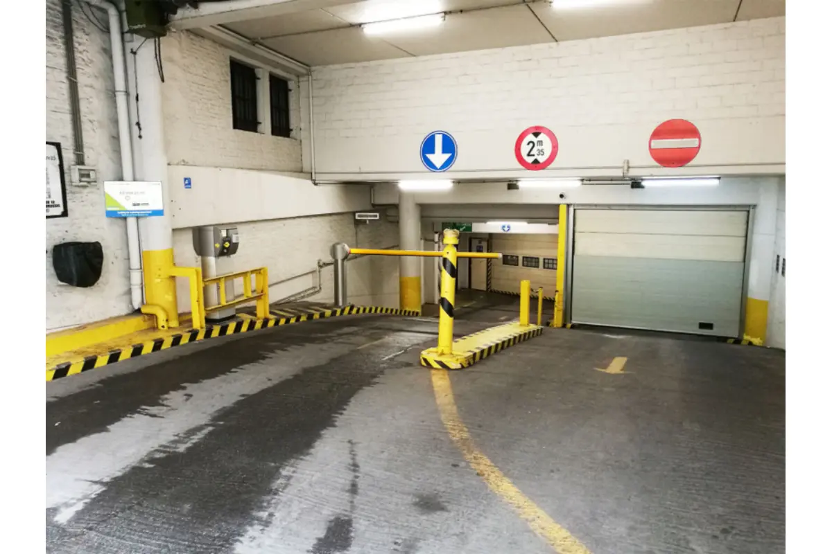 Parking / garage à louer à Bruxelles 1000 200.00€  chambres m² - annonce 681742