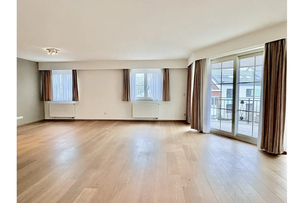 Appartement à  à Kraainem 1950 2250.00€ 2 chambres 135.00m² - annonce 681580