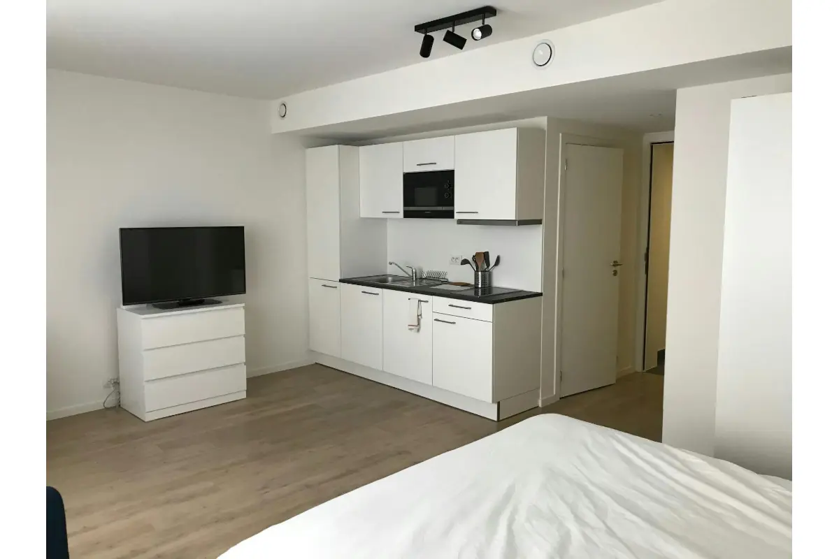 Mixgebouw te  huur in Brussel 1000 1000.00€  slaapkamers m² - Zoekertje 681118