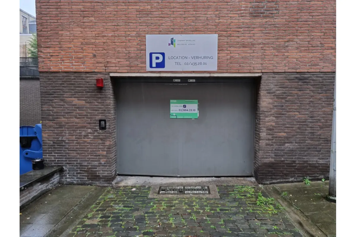 Parking / garage à louer à Bruxelles 1000 121.00€  chambres m² - annonce 681808