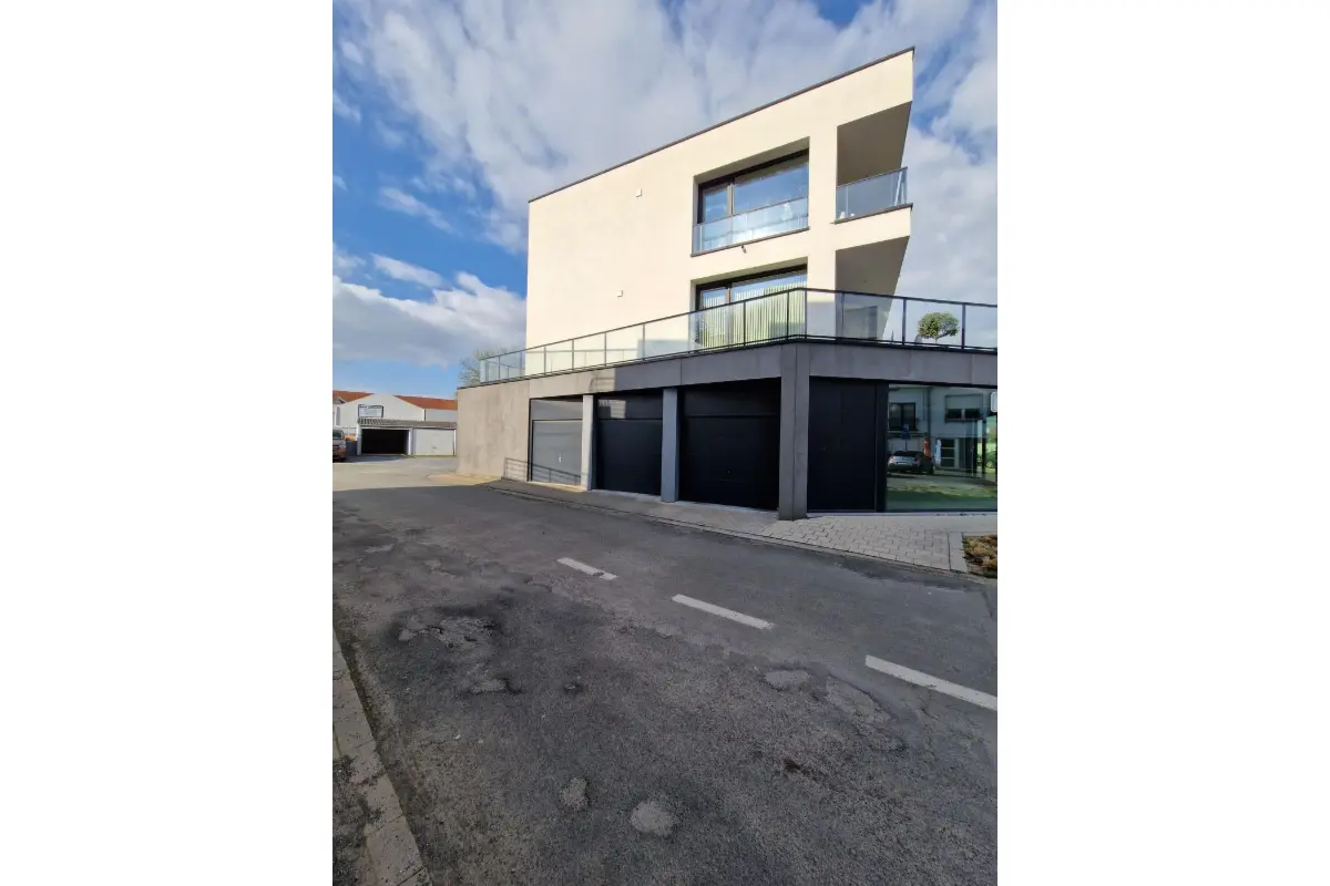 Parking & garage te  koop in Meulebeke 8760 27500.00€  slaapkamers m² - Zoekertje 681331