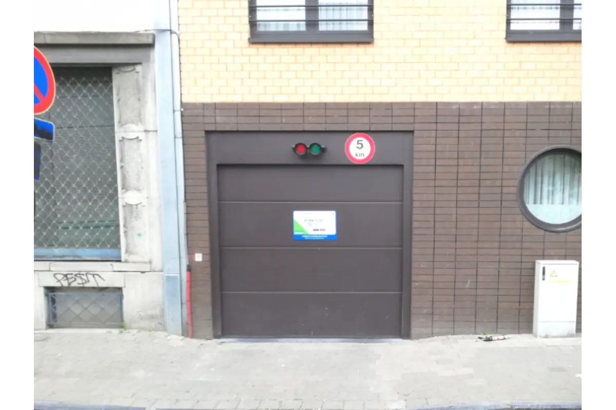 Parking & garage te  huur in Laken 1020 110.00€  slaapkamers m² - Zoekertje 681707