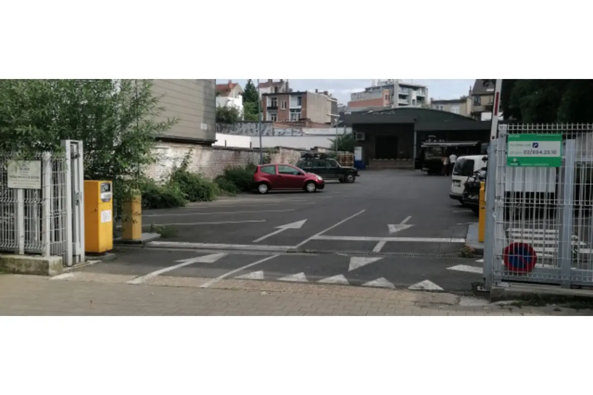 Parking & garage te  huur in Vorst 1190 39.00€  slaapkamers m² - Zoekertje 681885