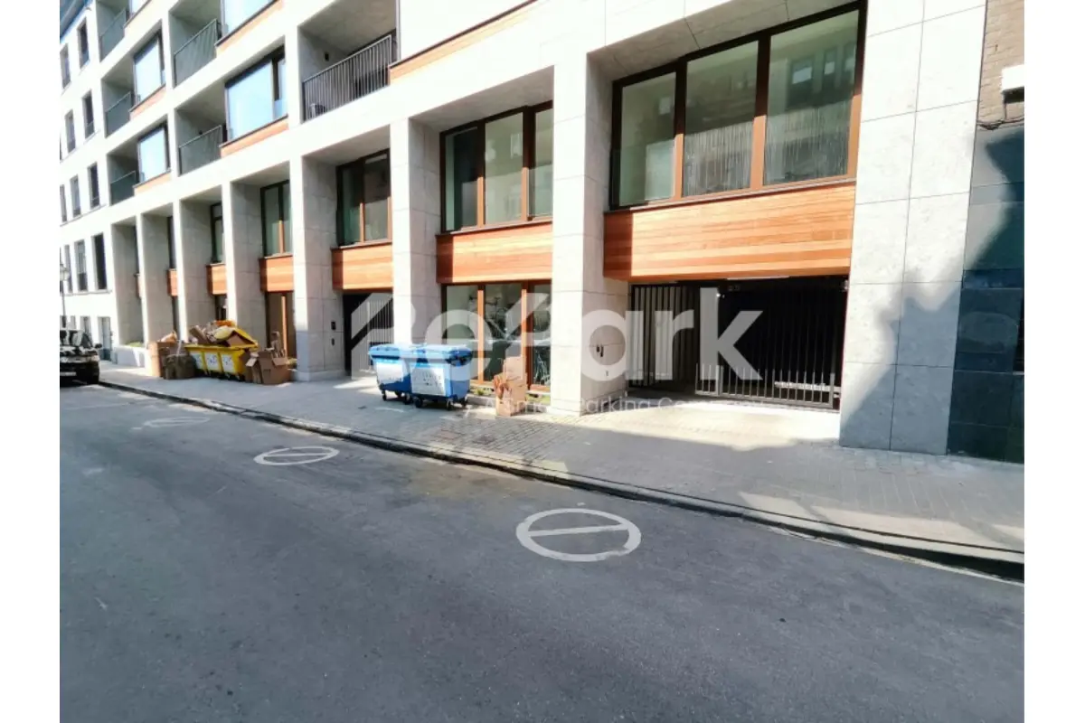Parking / garage à louer à Saint-Gilles 1060 144.00€  chambres m² - annonce 681949
