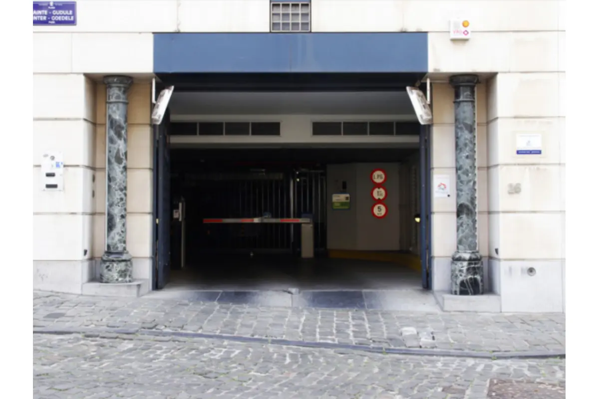 Parking / garage à louer à Bruxelles 1000 139.00€  chambres m² - annonce 681886