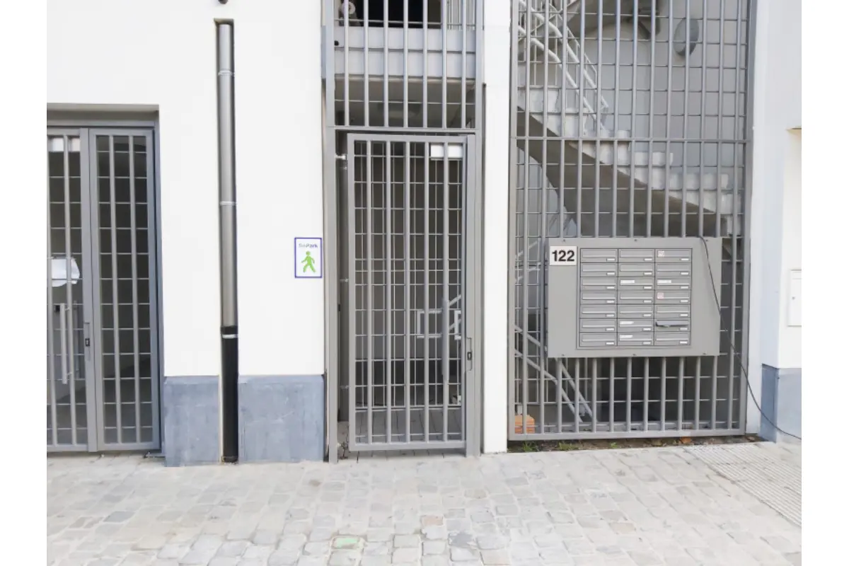 Parking & garage te  huur in Laken 1020 135.00€  slaapkamers m² - Zoekertje 681716