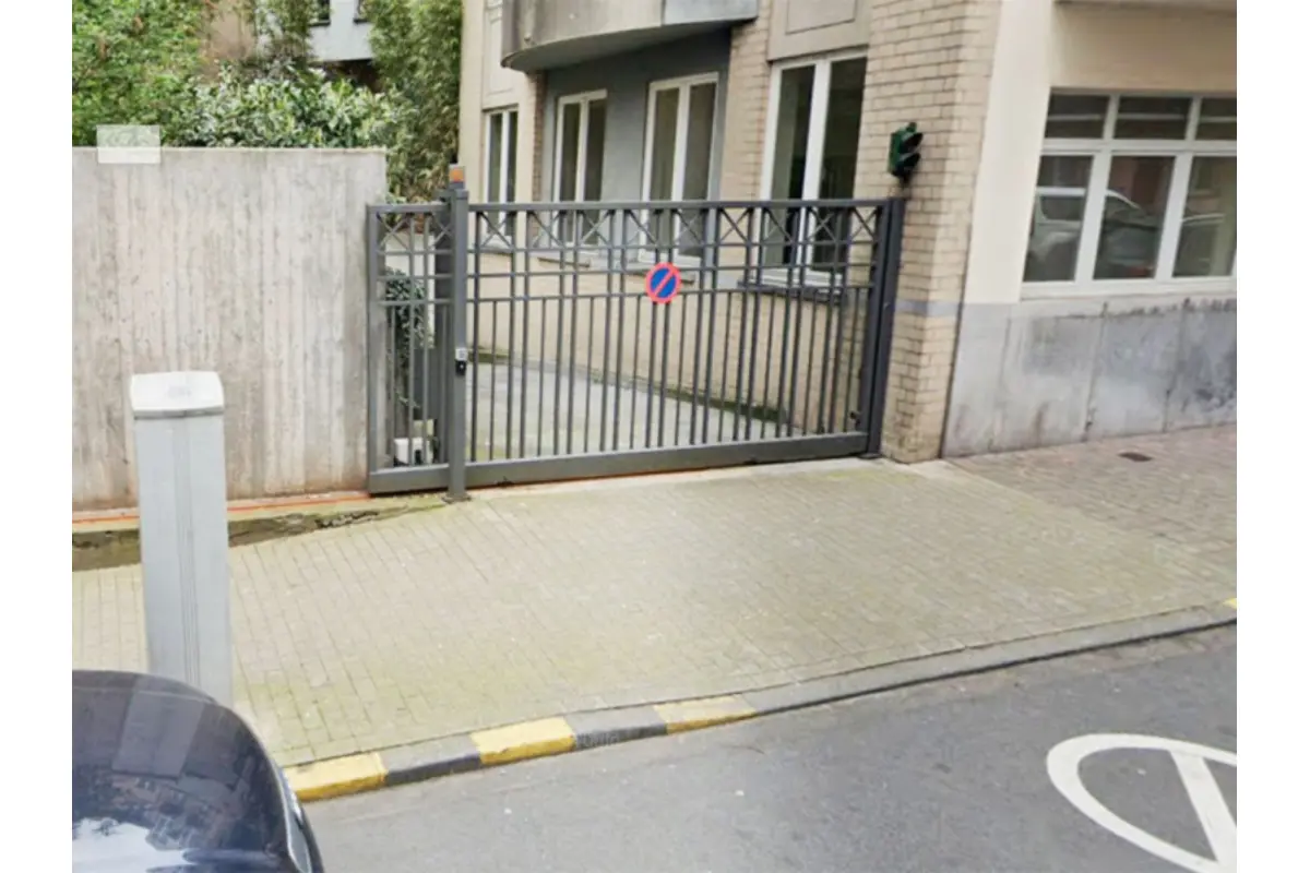 Parking / garage à louer à Saint-Gilles 1060 144.00€  chambres m² - annonce 681755