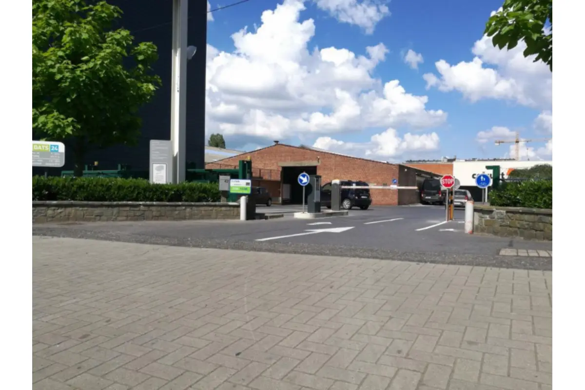 Parking & garage te  huur in Evere 1140 35.00€  slaapkamers m² - Zoekertje 681663