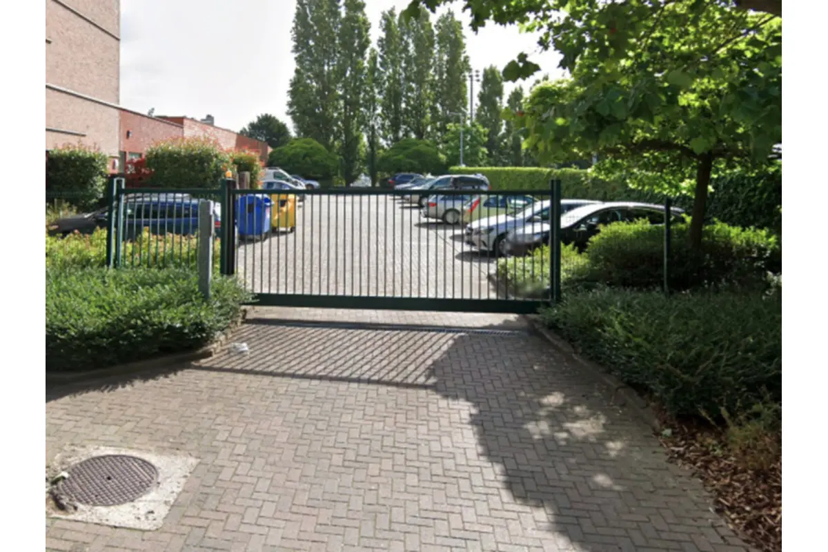 Parking & garage te  huur in Sint-Jans-Molenbeek 1080 109.00€  slaapkamers m² - Zoekertje 681788