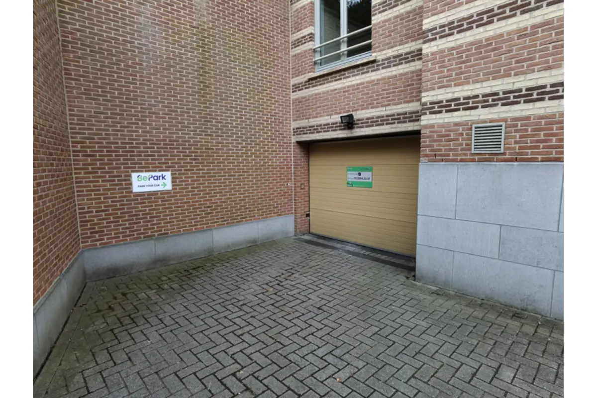 Parking te  huur in Sint-Lambrechts-Woluwe 1200 89.00€  slaapkamers m² - Zoekertje 681787