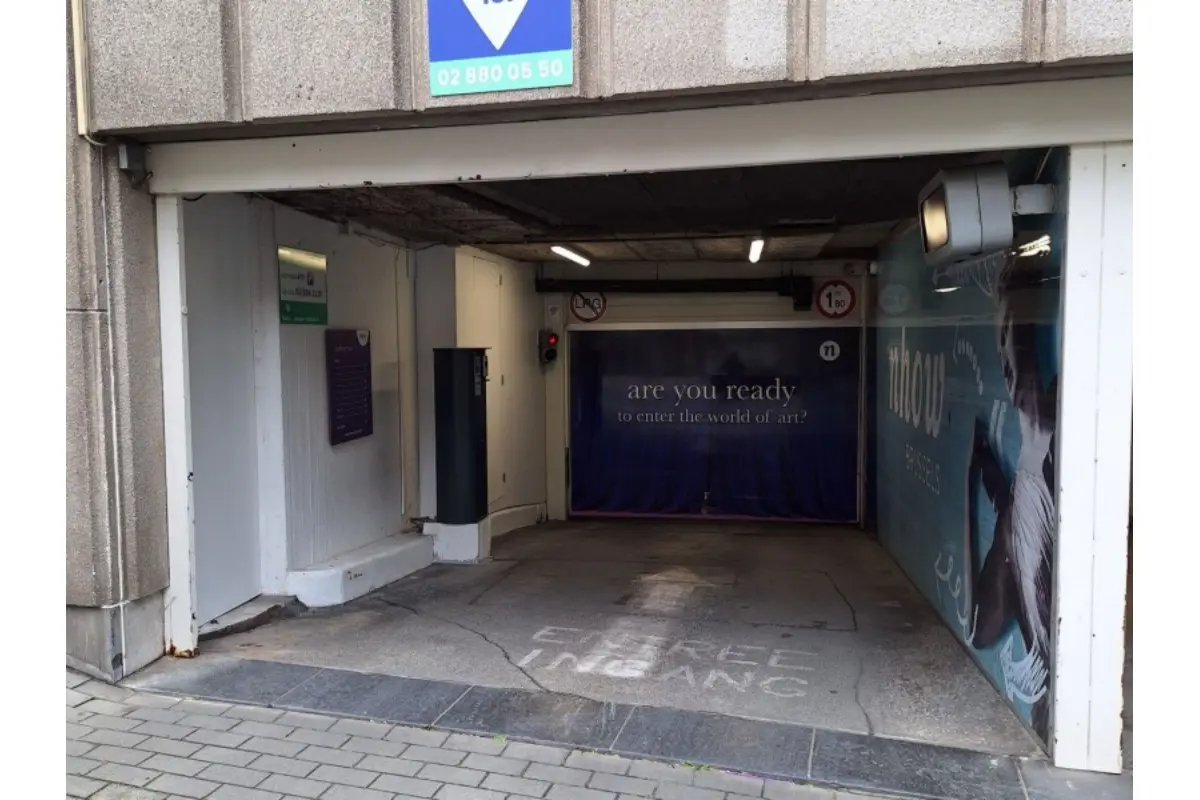 Parking & garage te  huur in Sint-Joost-ten-Node 1210 139.00€  slaapkamers m² - Zoekertje 681977