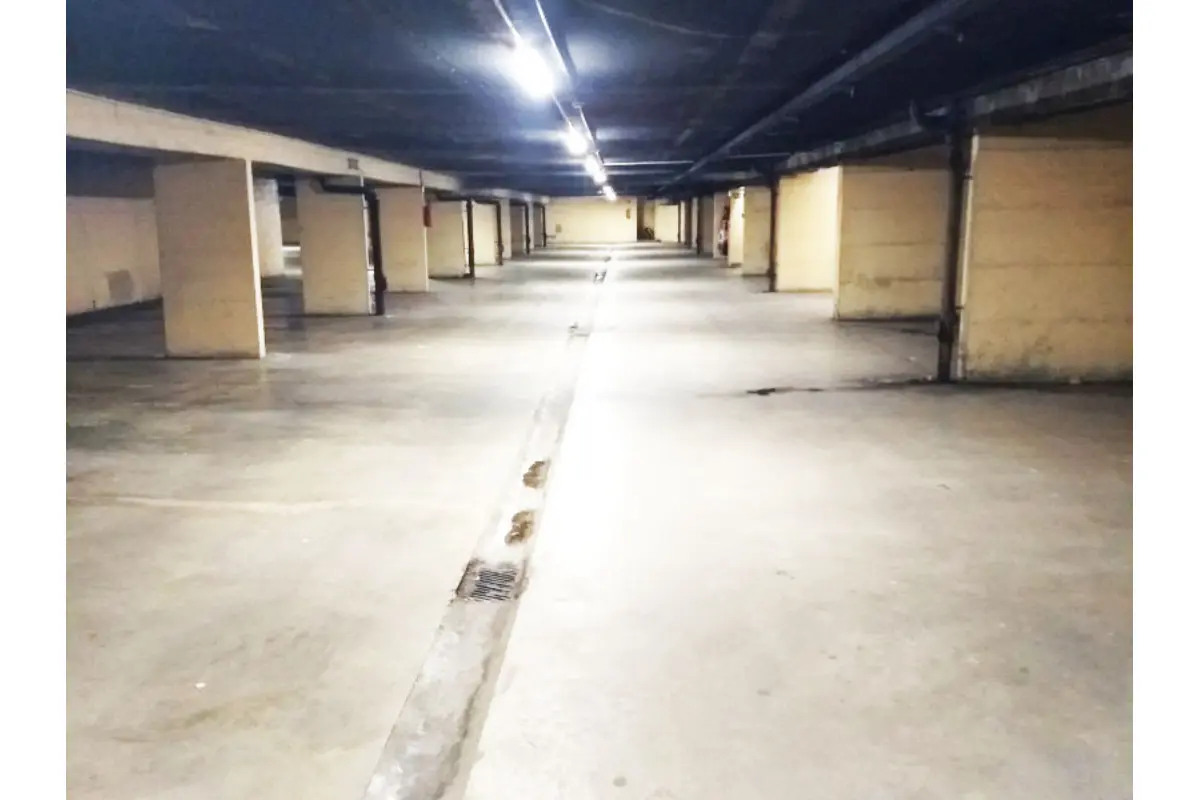 Parking à louer à Berchem-Sainte-Agathe 1082 75.00€  chambres m² - annonce 681697