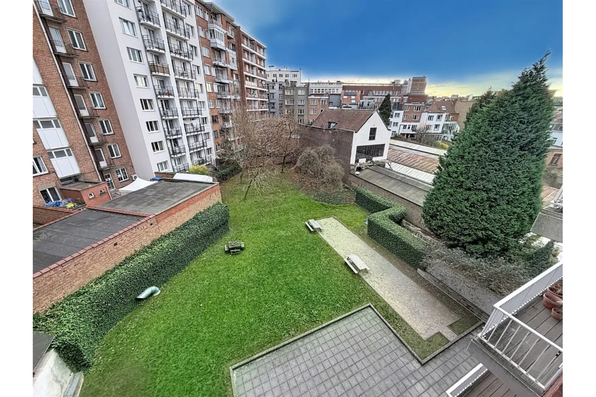 Appartement te  huur in Schaarbeek 1030 1300.00€ 2 slaapkamers 85.00m² - Zoekertje 682042