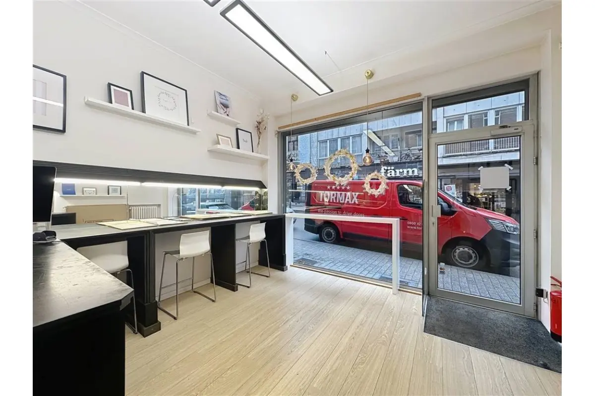 Handelszaak te  koop in Etterbeek 1040 295000.00€  slaapkamers 64.00m² - Zoekertje 682966