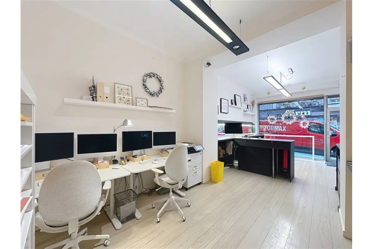 Handelszaak te  koop in Etterbeek 1040 275000.00€  slaapkamers 64.00m² - Zoekertje 682966
