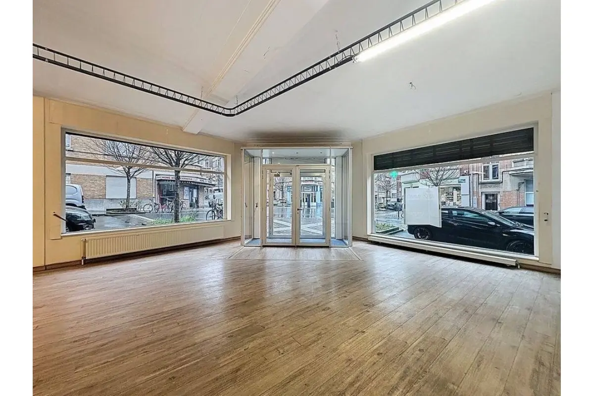 Handelszaak te  koop in Etterbeek 1040 285000.00€ 1 slaapkamers 100.00m² - Zoekertje 682964