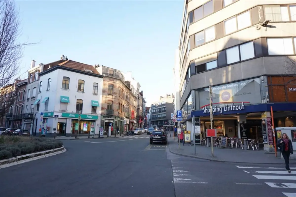 Handelszaak te  huur in Etterbeek 1040 700.00€  slaapkamers m² - Zoekertje 684262