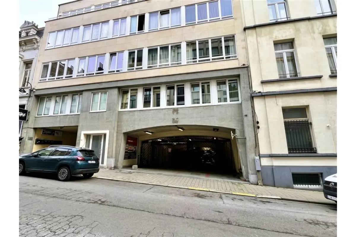 Parking & garage te  huur in Elsene 1050 150.00€  slaapkamers m² - Zoekertje 684350
