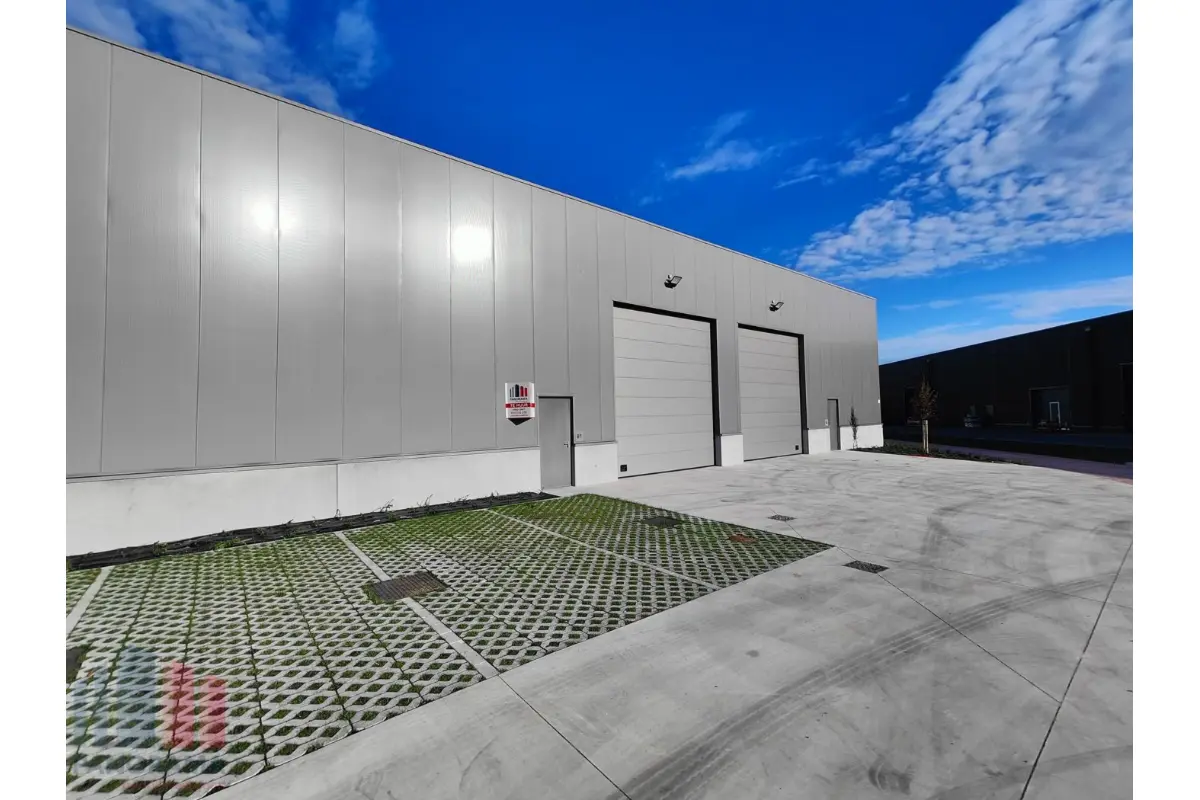 Handelszaak te  huur in Brugge 8000 1300.00€  slaapkamers 223.00m² - Zoekertje 683547